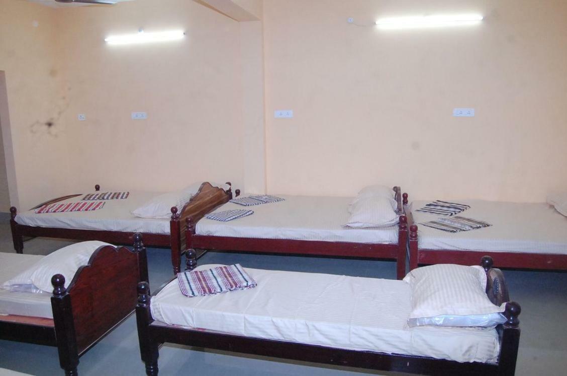 Lakshmi Illam Hotel Tirukkadaiyur Eksteriør billede